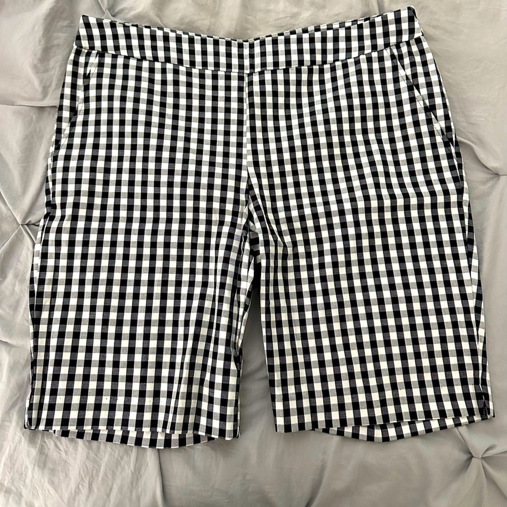 Time and Tru Women's Pull-on Bermuda Shorts - Like New
